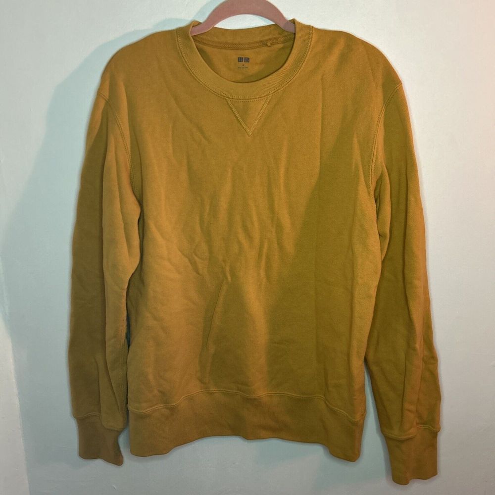 Uniqlo Mens Crewneck Long-Sleeve Sweater Size M Seamless Yellow
